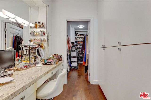 148 S Crescent Drive 101, Beverly Hills, CA 90212