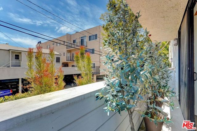 148 S Crescent Drive 101, Beverly Hills, CA 90212