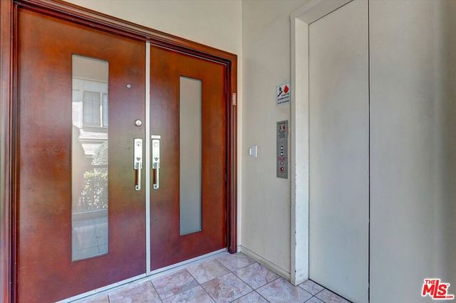 148 S Crescent Drive 101, Beverly Hills, CA 90212