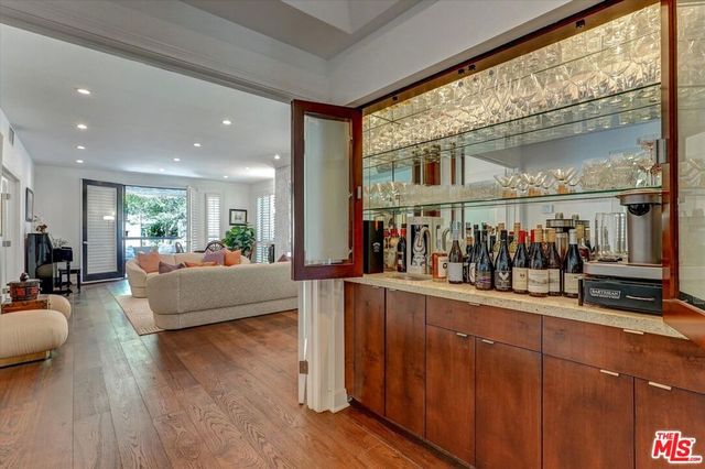 148 S Crescent Drive 101, Beverly Hills, CA 90212