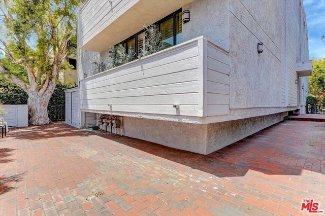 148 S Crescent Drive 101, Beverly Hills, CA 90212