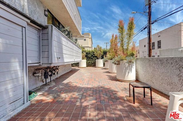 148 S Crescent Drive 101, Beverly Hills, CA 90212