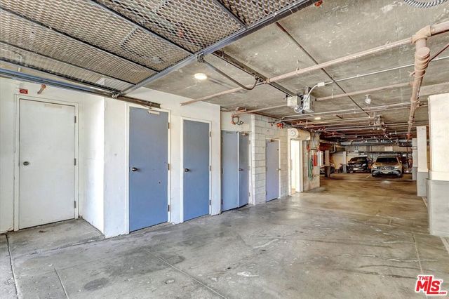 148 S Crescent Drive 101, Beverly Hills, CA 90212
