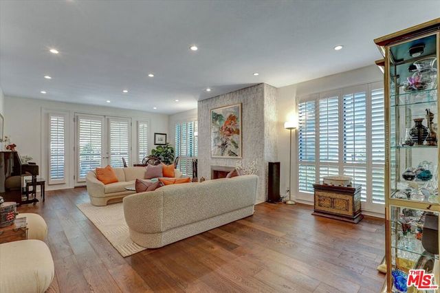 148 S Crescent Drive 101, Beverly Hills, CA 90212