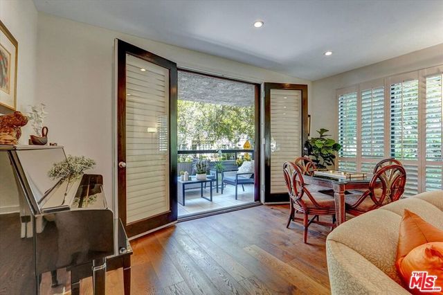 148 S Crescent Drive 101, Beverly Hills, CA 90212
