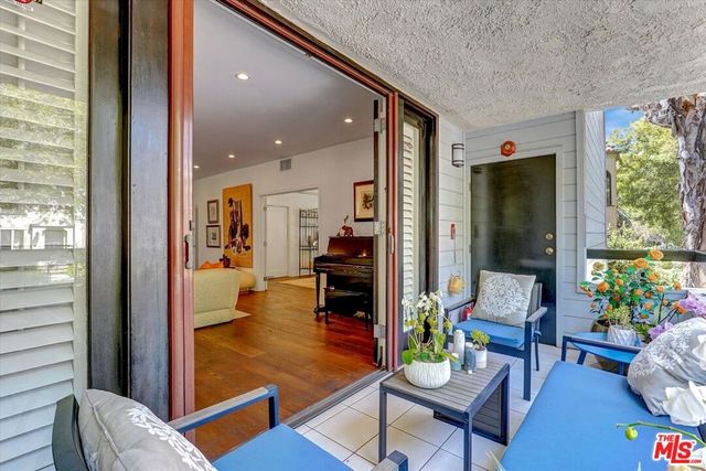 148 S Crescent Drive 101, Beverly Hills, CA 90212