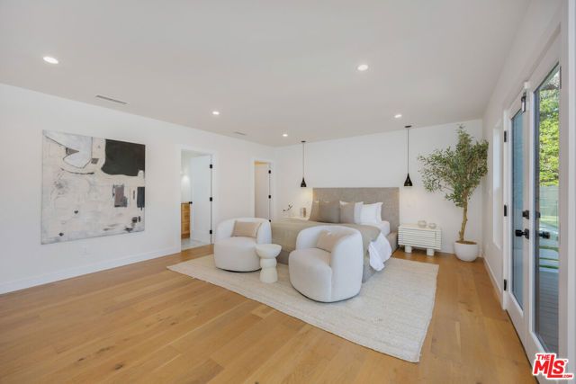 3953 S Victoria Avenue, Los Angeles, CA 90008