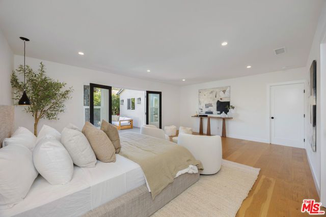 3953 S Victoria Avenue, Los Angeles, CA 90008