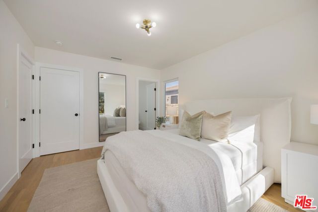 3953 S Victoria Avenue, Los Angeles, CA 90008