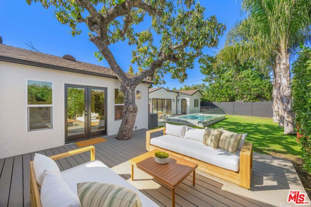 3953 S Victoria Avenue, Los Angeles, CA 90008