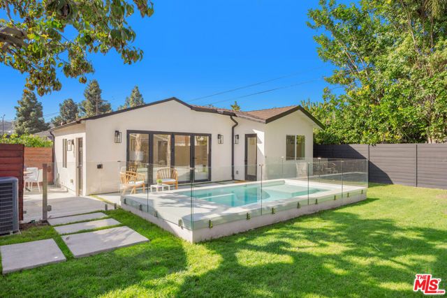 3953 S Victoria Avenue, Los Angeles, CA 90008