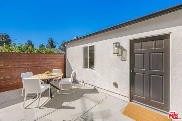3953 S Victoria Avenue, Los Angeles, CA 90008