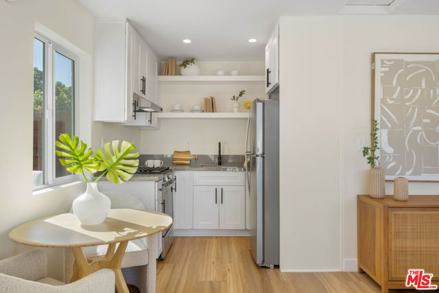 3953 S Victoria Avenue, Los Angeles, CA 90008