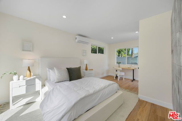 3953 S Victoria Avenue, Los Angeles, CA 90008