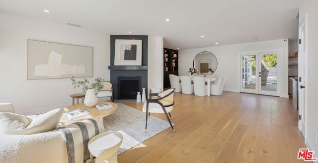 3953 S Victoria Avenue, Los Angeles, CA 90008
