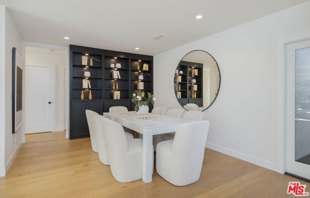 3953 S Victoria Avenue, Los Angeles, CA 90008