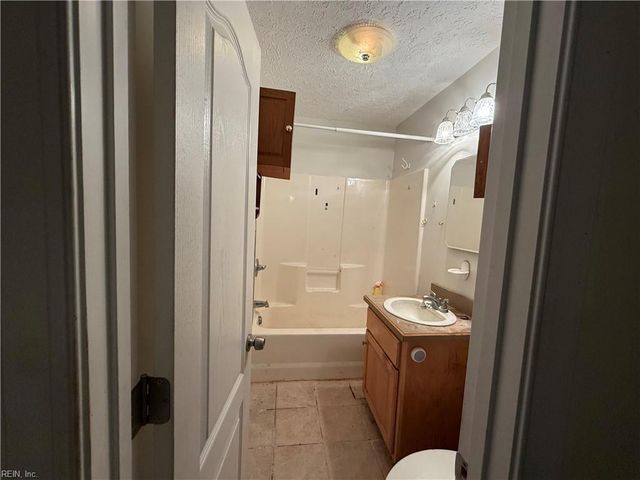 230 Rich RD, Yorktown, VA 23693