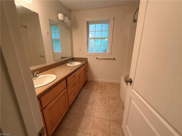 230 Rich RD, Yorktown, VA 23693