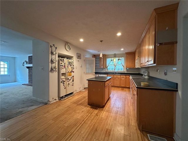 230 Rich RD, Yorktown, VA 23693