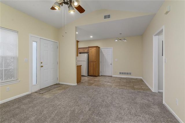 1860 Fall Creek Drive, Tonganoxie, KS 66086