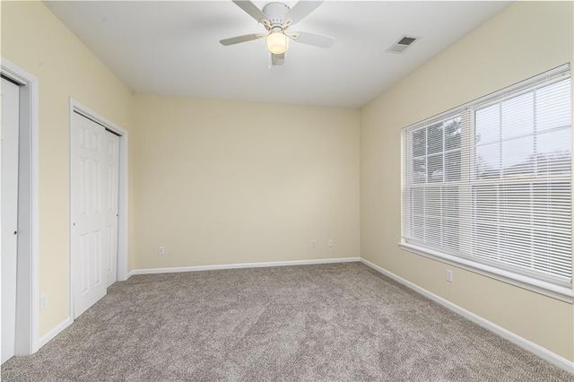 1860 Fall Creek Drive, Tonganoxie, KS 66086