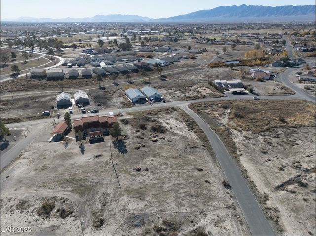 1221 South Thunderpass Avenue, Pahrump, NV 89048