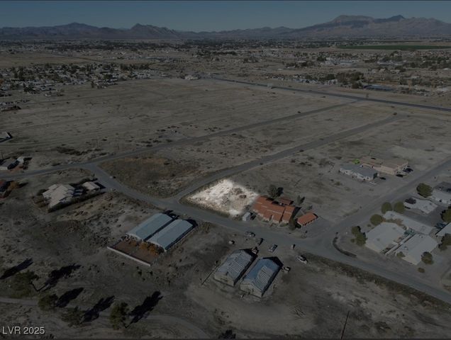 1221 South Thunderpass Avenue, Pahrump, NV 89048