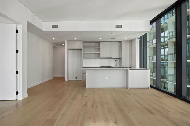 610 Davis ST 2408, Austin, TX 78701