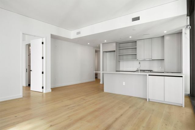 610 Davis ST 2408, Austin, TX 78701