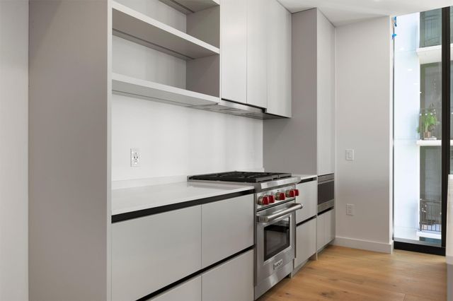 610 Davis ST 2408, Austin, TX 78701