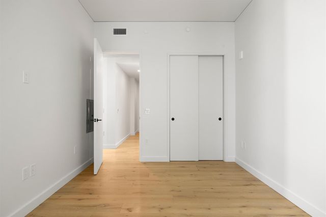 610 Davis ST 2408, Austin, TX 78701