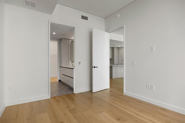 610 Davis ST 2408, Austin, TX 78701
