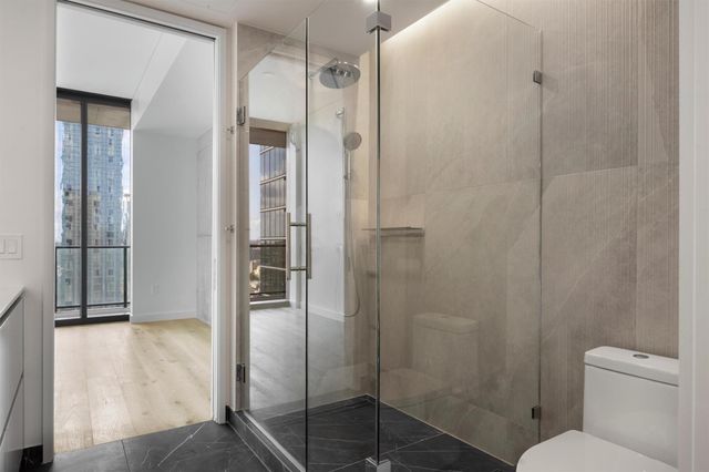 610 Davis ST 2408, Austin, TX 78701