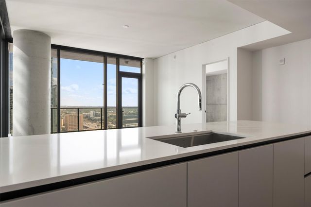 610 Davis ST 2408, Austin, TX 78701