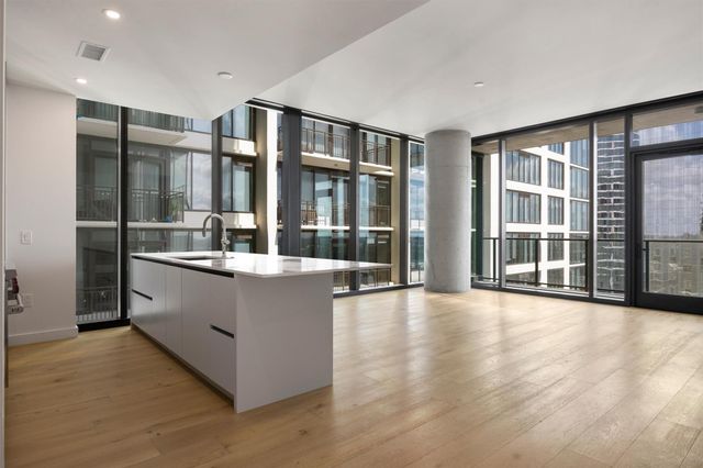 610 Davis ST 2408, Austin, TX 78701
