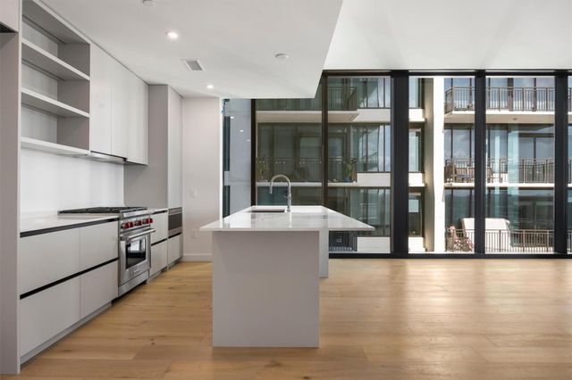 610 Davis ST 2408, Austin, TX 78701