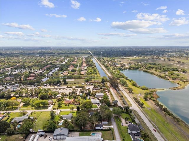 14171 SW 37th Ct, Davie, FL 33330