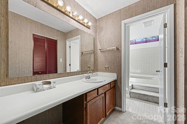 8015 Cedar Glen Drive, Charlotte, NC 28212
