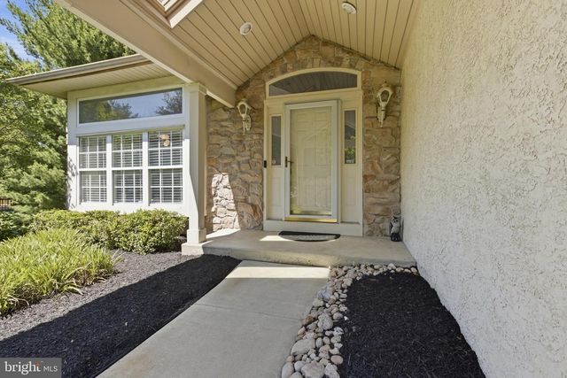 2301 DEER PATH DR, Warrington, PA 18976