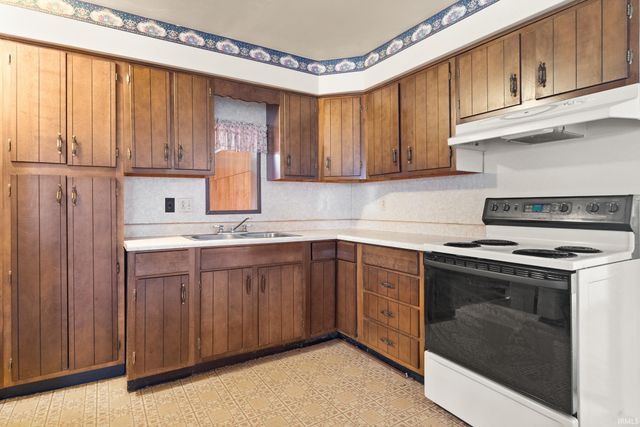 102 Eastgate Avenue, Loogootee, IN 47553