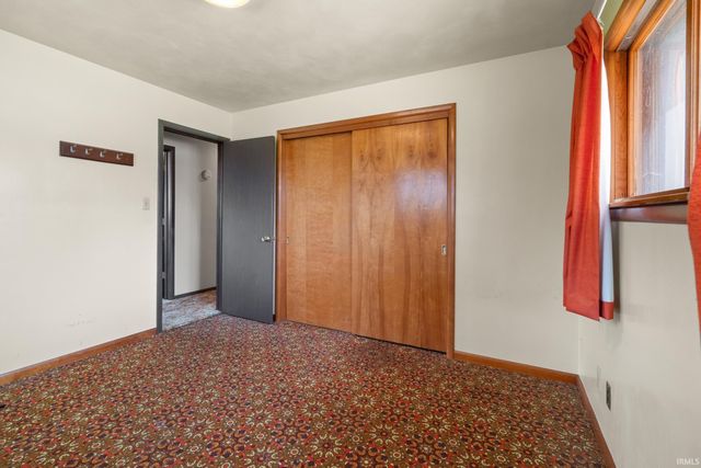 102 Eastgate Avenue, Loogootee, IN 47553
