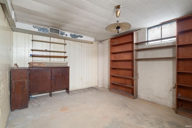 102 Eastgate Avenue, Loogootee, IN 47553