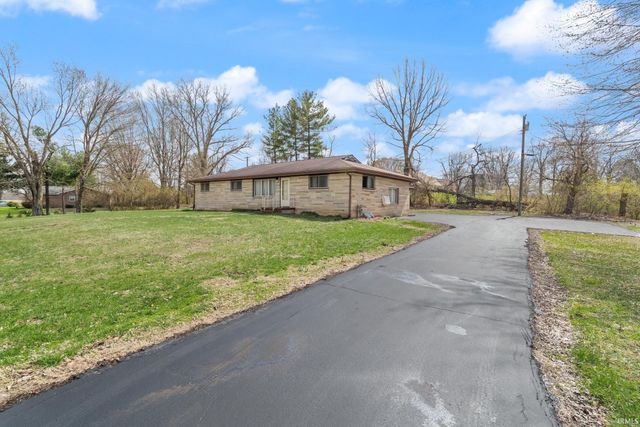 102 Eastgate Avenue, Loogootee, IN 47553