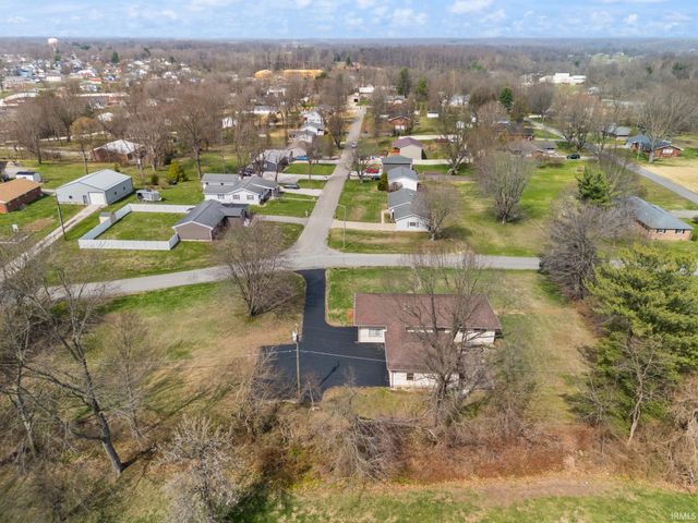 102 Eastgate Avenue, Loogootee, IN 47553