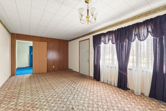 102 Eastgate Avenue, Loogootee, IN 47553