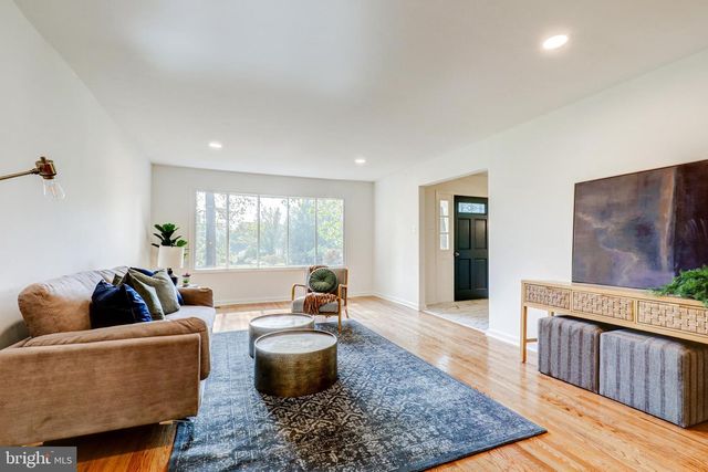 4928 EDGEWOOD RD, Doylestown, PA 18902