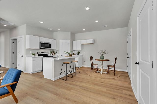 2100-2102 E Plaza Court, Haysville, KS 67060