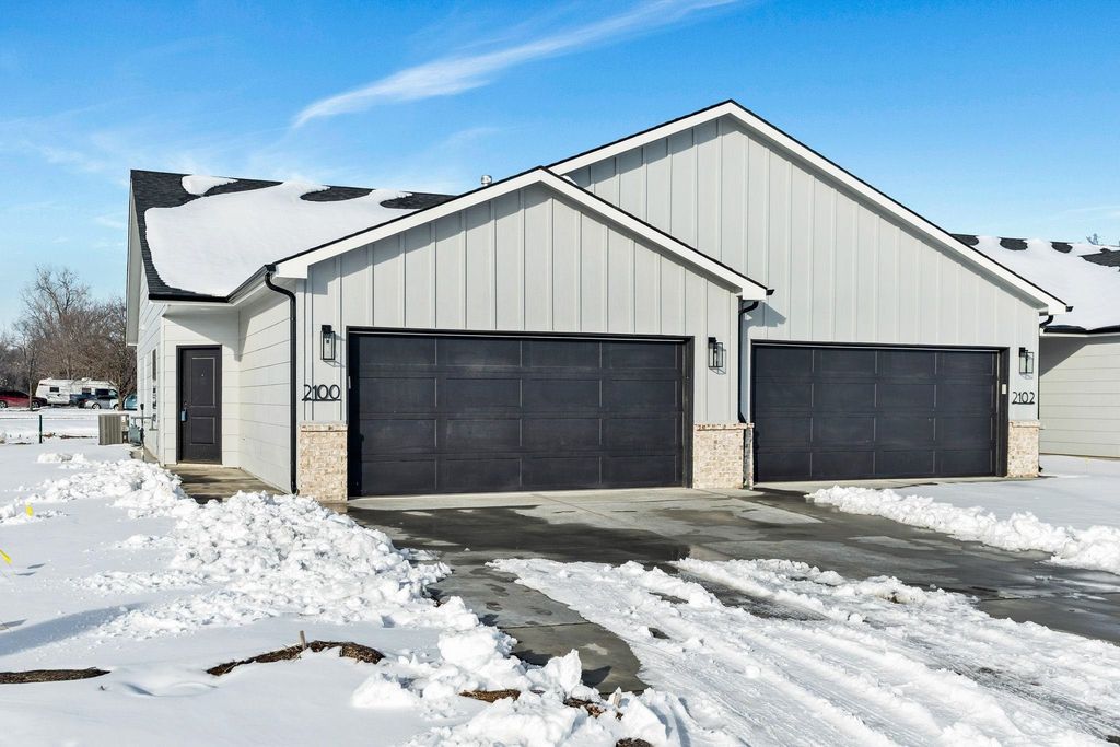 2100-2102 E Plaza Court, Haysville, KS 67060