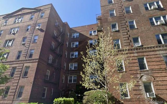 65-74 Saunders Street 1F, Rego Park, NY 11374