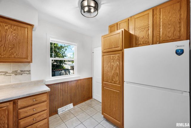 1413 W GILBERT Avenue, Peoria, IL 61604
